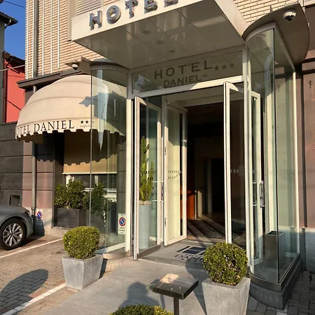 ホテル Daniel & Ristorante Cocchi