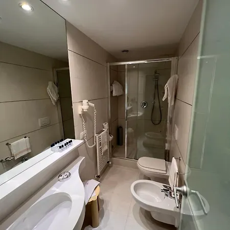 Daniel & Ristorante Cocchi 3* פארמה